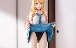 『その着せ替え人形は恋をする』喜多川海夢のスカートたくし上げハイレグ水着エロフィギュア
