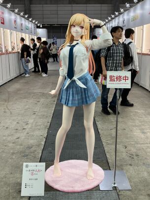 【画像】『着せ恋』喜多川海夢の等身大フィギュア、ローアングルから撮ったパンツがエロすぎる