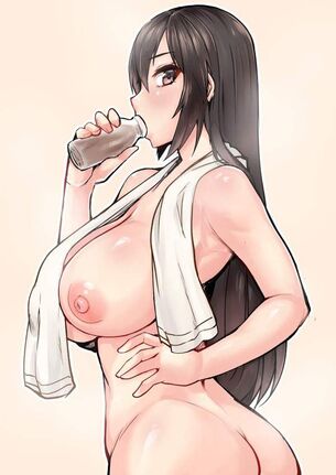【王道スタイル】腰に手を当てて牛乳を飲む風呂上り女子の二次エロ画像