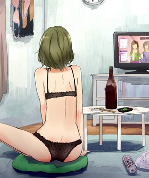 【一人暮らしあるある】ブラジャー＆パンティー姿でご飯食ってるズボラ女子の二次エロ画像
