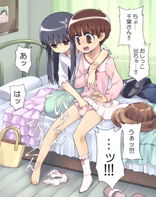 【股間の膨らみ】女物のパンツを履いてる男の娘の二次エロ画像