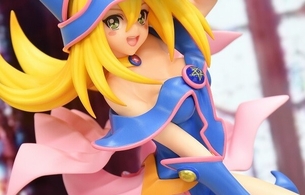 『遊戯王』ブラック・マジシャン・ガールのえっちな見えそうになってるエロフィギュア！