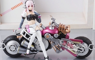『すーぱーそに子』が「バイク」と物理的に合体しちゃってるエロいフィギュア！