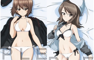 アニメ『ガールズ＆パンツァー 劇場版』女の子たちの服がはだけた水着のエロい抱きまくら