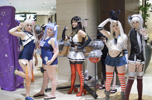 【画像あり】外人が『艦これ』のコスプレをした結果www可愛い人とそうでも無い人がいてワロタwww