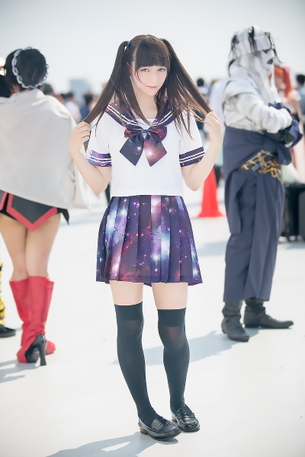【画像】コスプレ祭りコミケに白人美少女が参戦した結果wwwwwwwwwww