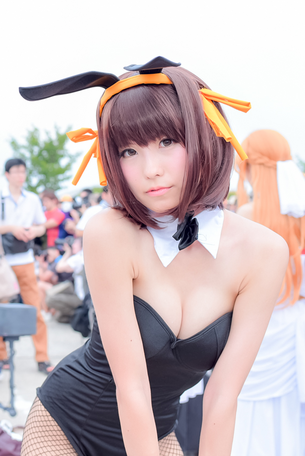 【画像】夏コミケにいた「涼宮ハルヒ」バニーガールコスプレの子エロ可愛い過ぎる件www
