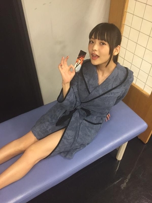 【画像】声優『上坂すみれちゃん』のバスローブから見える太ももがエロすぎてヤバいwww