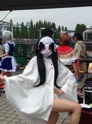 『下ネタという概念が存在しない退屈な世界』のパンツ仮面のコスプレしてるヤツいてワロタwww