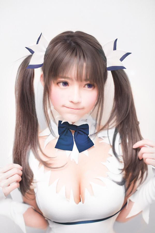 【画像】『ダンまち』ヘスティアの最もクオリティ高くてエロ可愛いコスプレはどれだ？www