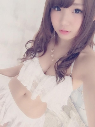 【画像あり】人気コスプレイヤーの「えなこさん(21)」の水着姿がめちゃシコ過ぎるwww