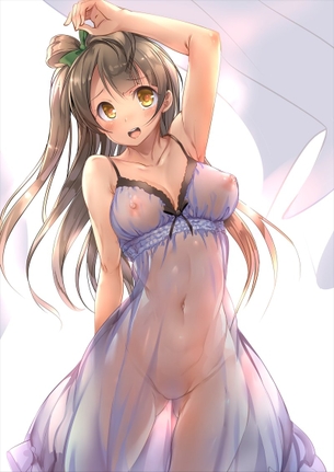 濡れて透け透け 衣服が濡れた事で透け透けになってるエロ画像