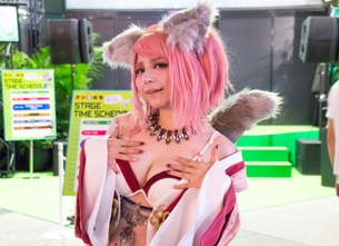 【画像あり】ゲームイベントでの女性コスプレイヤーエロ過ぎスケベ問題wwwwwwww