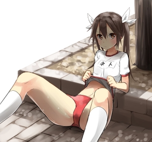 【おへそがチラリ】体操服からチラっと見えるおヘソがエロい二次画像