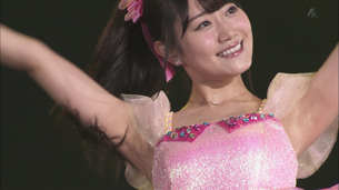 【神画像】小倉唯ちゃんなどの女性声優の腋エロ過ぎ問題wwwwwwwww