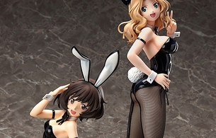 『ガールズ＆パンツァー』秋山優花里とケイのエロいおっぱいやお尻のバニー姿のフィギュア