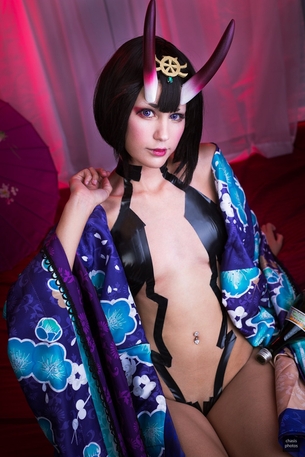 【画像】女性コスプレイヤー、露出の限界を極める・・・wwwwww