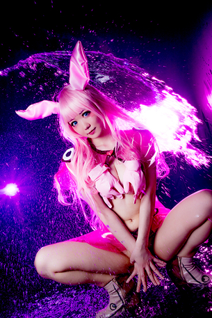 【画像大量】『クイーンズブレイド』の痴女いコスプレしてる女子エロ過ぎワロタwwwwww