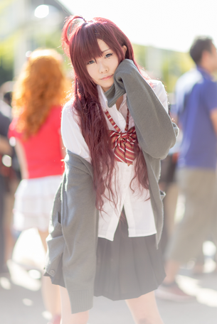 【画像】可愛い女性コスプレイヤーの夏スカートが透けてるwwwwwww