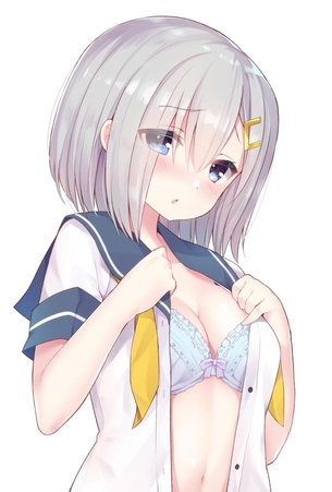着替えを期待する人が集まる画像倉庫。