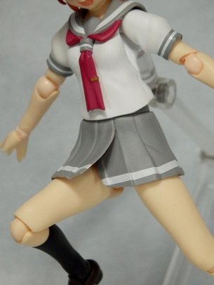 【悲報】美少女可動フィギュアのスカート、違和感がすごい