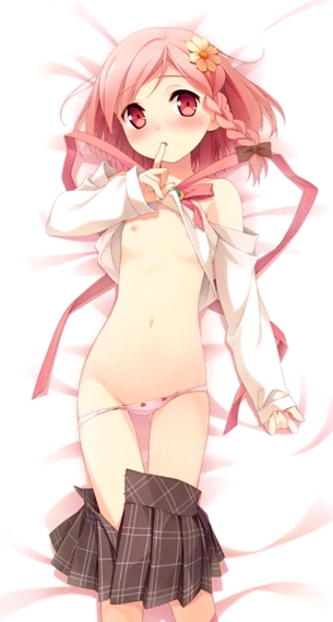 お正月だからセーフ？いやアウトwパンツとかブラジャーとか見せまわってる変態ビッチ少女とかどこかにいませんか？