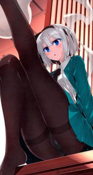 【二次】肌が透けない厚手な黒タイツを履いてる女の子の脚フェチ画像