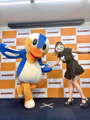 【画像】女性エロ漫画家さん、作者本人がエッチすぎると話題に