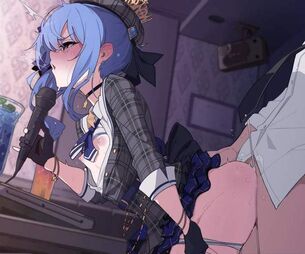 【忘年会の二次会】カラオケで歌う女子達の二次エロ画像