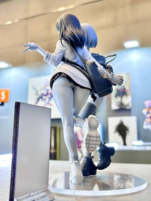 【画像】『グリッドマン』六花さんの新作フィギュアのパンツがエッチすぎる