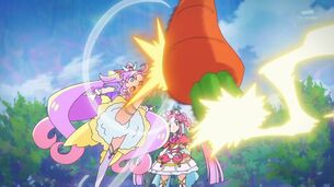 【画像】女キャラが真剣に戦ってるが故の「パンツ丸見えキック」はいいよね