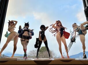 【画像】エッチなキャラのフィギュアをかっこよく並べてみたｗｗｗｗｗｗｗｗｗｗｗｗ