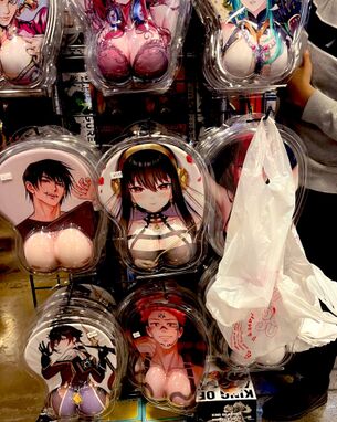 【画像】「おっぱいマウスパッド」とかいうマウスパッドとしてもアダルトグッズとしても実用性ゼロの謎のグッズ
