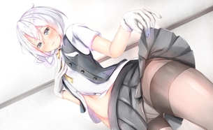 【2次】スカートをたくし上げてる女の子のエロ画像その6