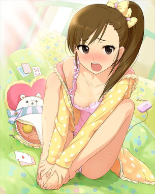 【二次】家の中だからって油断しきっておっぱいチラリしちゃってる“家庭内胸チラ”のエロ画像