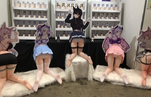 『ケイタイ娘』お尻がエロい女の子の下半身だけがフィギュア化したエロいモバイルスタンド