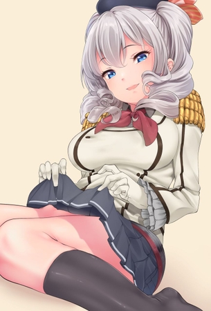 スカートたくし上げてエッチな部分を見せてくるスケベ画像