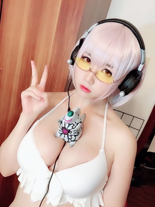 グリッドマンのアカネコスをする巨乳コスプレイヤーエロすぎ問題wwwwww（画像あり）