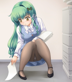 【わざと？】あざとい！しゃがみパンチラしてる女の子