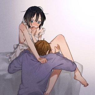 【新婚あるある】裸エプロン姿でセックスしてる二次エロ画像