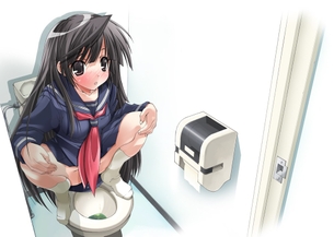 【潔癖症かな？】洋式便器に座らず跨ってオシッコしてる二次エロ画像