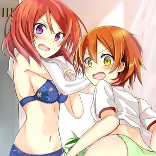 ラーキースケベの定番！着替え中の二次元美少女画像