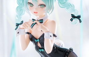 『初音ミク』えっちすぎるバニー姿のエロい表情のえっち指ハートのエロフィギュア！