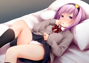もっと見せて！恥じらいながらもスカートたくし上げておパンツを見せてくれてるえっちな女の子の二次エロ画像