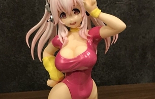 『すーぱーそに子』エロいムチムチのエアロビ衣装を着てエロいことになってるフィギュア！