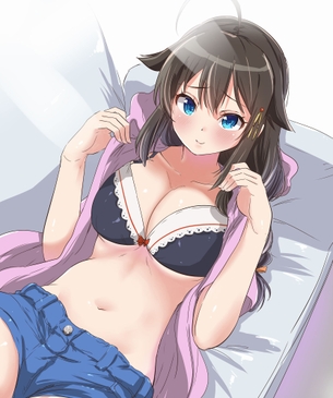 【二次・ZIP】衣服脱ぎかけ女子のエッチな2次画像