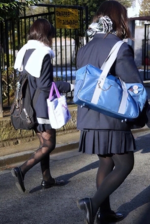 冬服JKエロ画像140枚 黒ストやタイツ・セーター・ブラウス姿の女子高生盗撮集めてみた