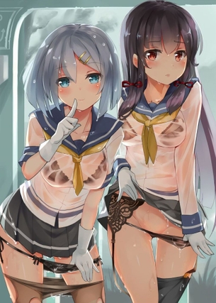 ガーターベルトのエッチな部分を奥の奥まで堪能できるエロ画像