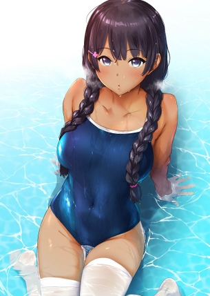 発育の良い女の子やオトナ？が着ると凶器にしかならない──ぴちぴち濃紺スクール水着♪