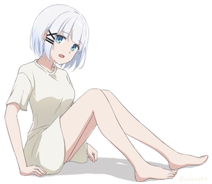 下穿いてる！？　Tシャツの下が生足でエロい画像！